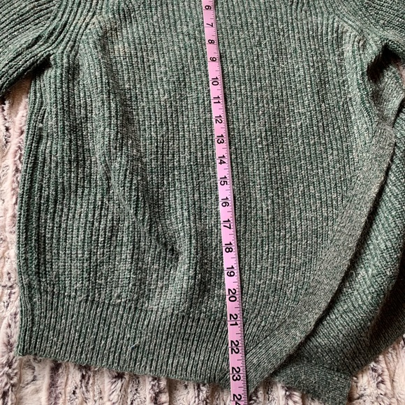 Small Banana Republic Green Sweater - Picture 6 of 7